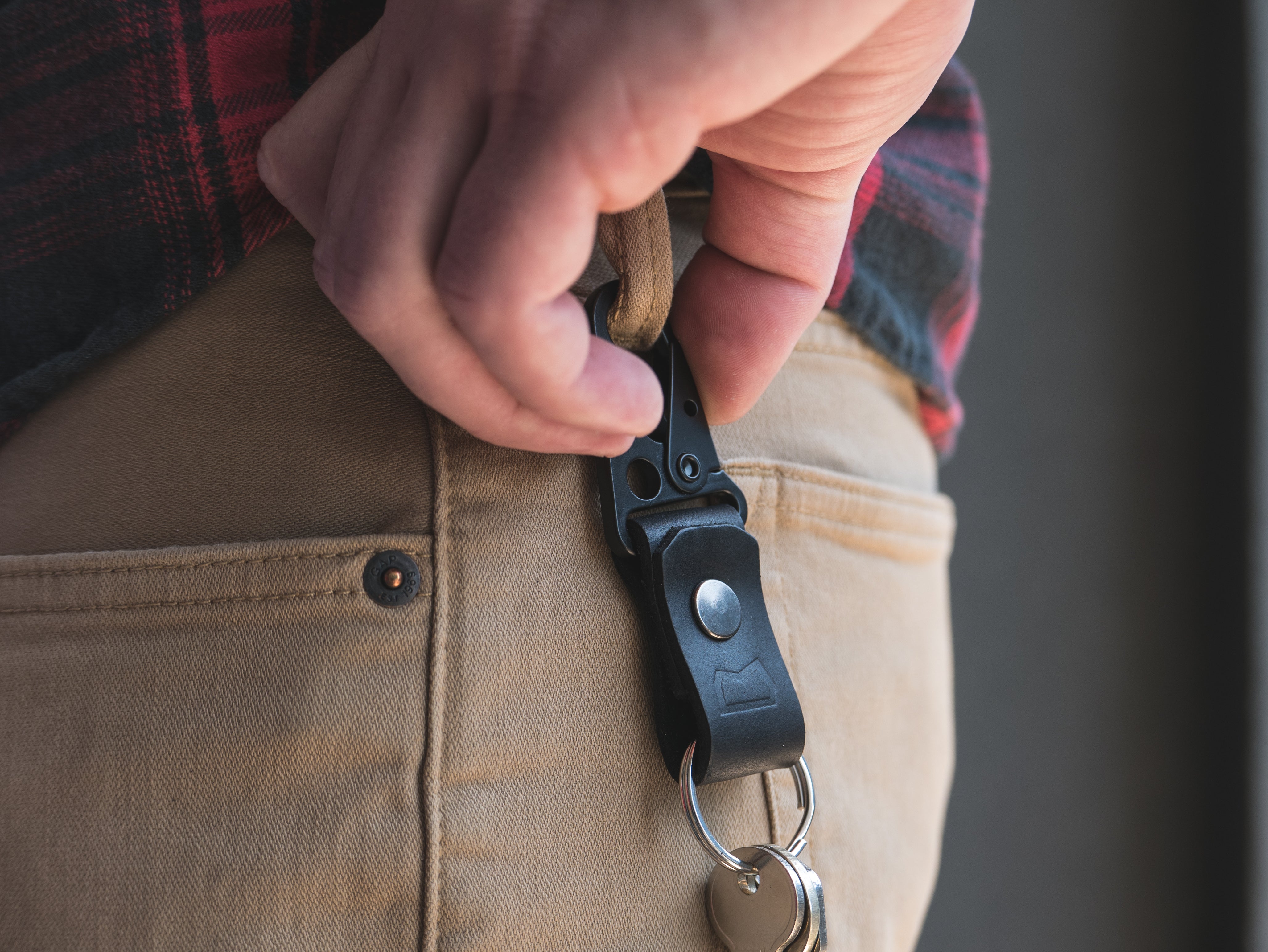 Limited Edition Malcolm Keychain in Midnight Graffiti – Cave Leather Co